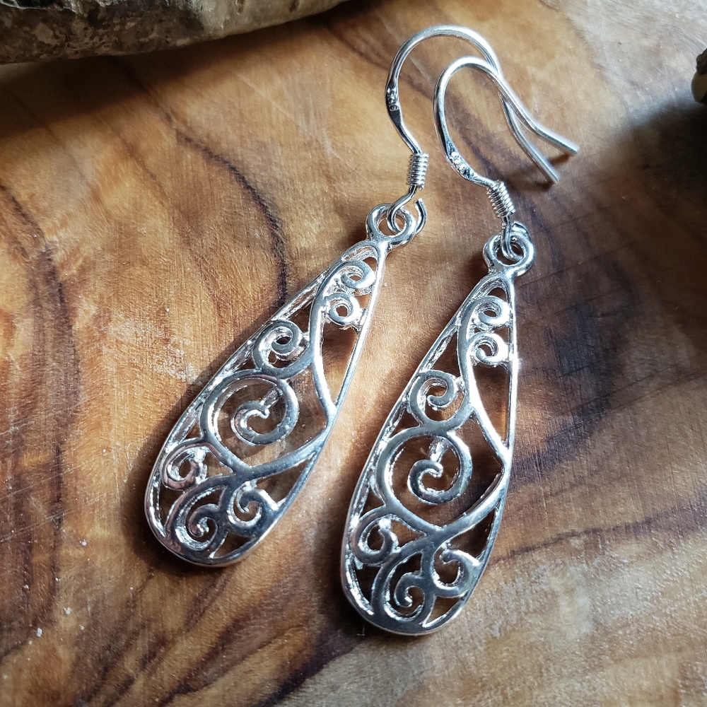 925 Sterling Silver Boho Laced Teardrop Earrings - Picture 2 of 3